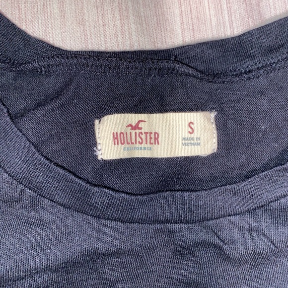 Hollister Shoulder Cutout Short Sleeve Top - Picture 2 of 3